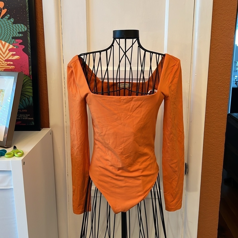 Aritzia Babaton Contour Squareneck Longsleeve Bodysuit-Sz M